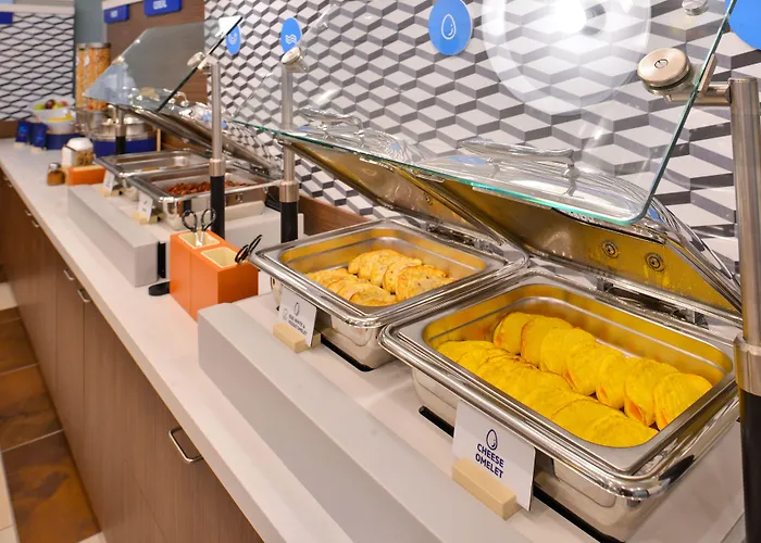 Holiday Inn Express & Suites Chatsworth By Ihg